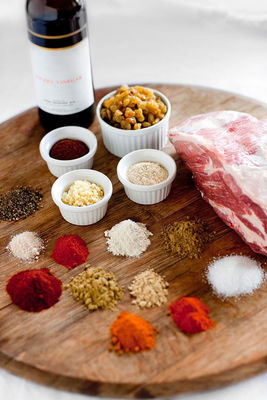 Biologische Rode Chilipeperpoeder 100 Gram Natuurlijk Ingrediënt met Maximaal 1% Onzuiverheid voor Voedselverwerking en Kruiden