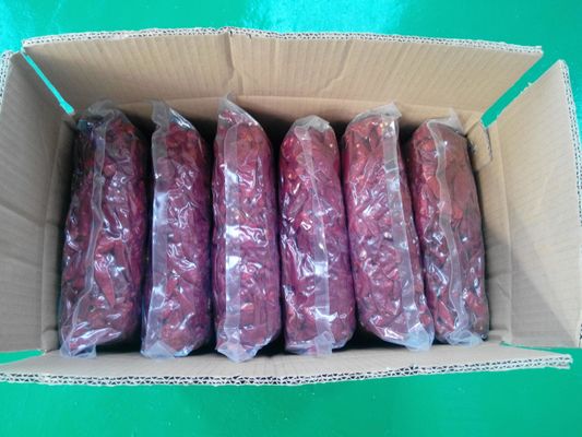 Chef-koks genieten van pittige gedroogde vogel-oog chili