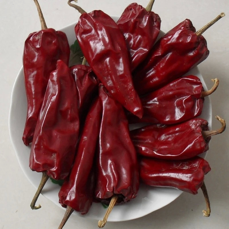 100 kcal/100 g gedroogde lange rode chili's voor opslag op een droge en koele plaats