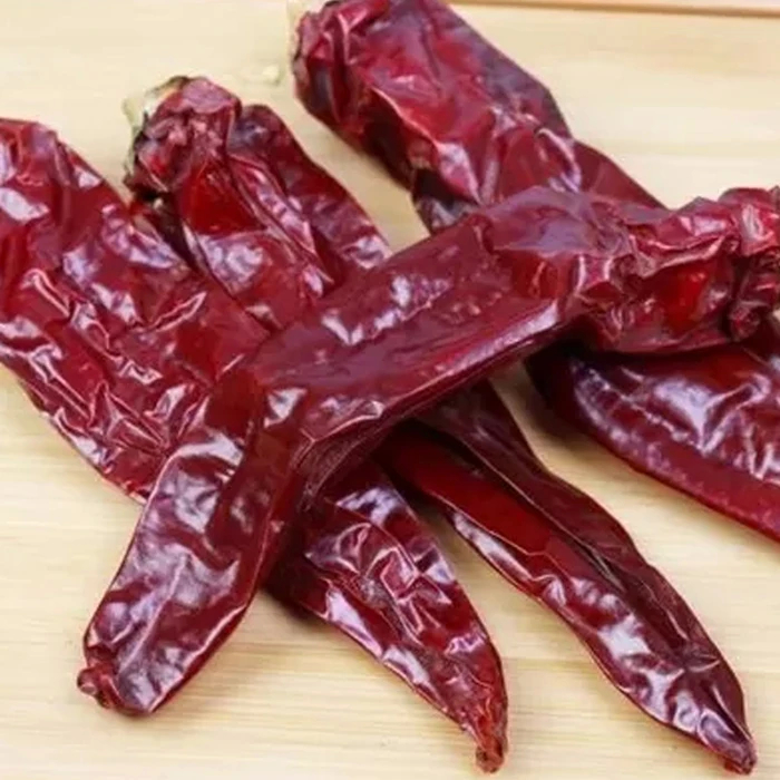 Ingrediënten Chilipepers Chinese gedroogde chilipepers met een lengte van 4-14 cm en een houdbaarheid van 1 jaar